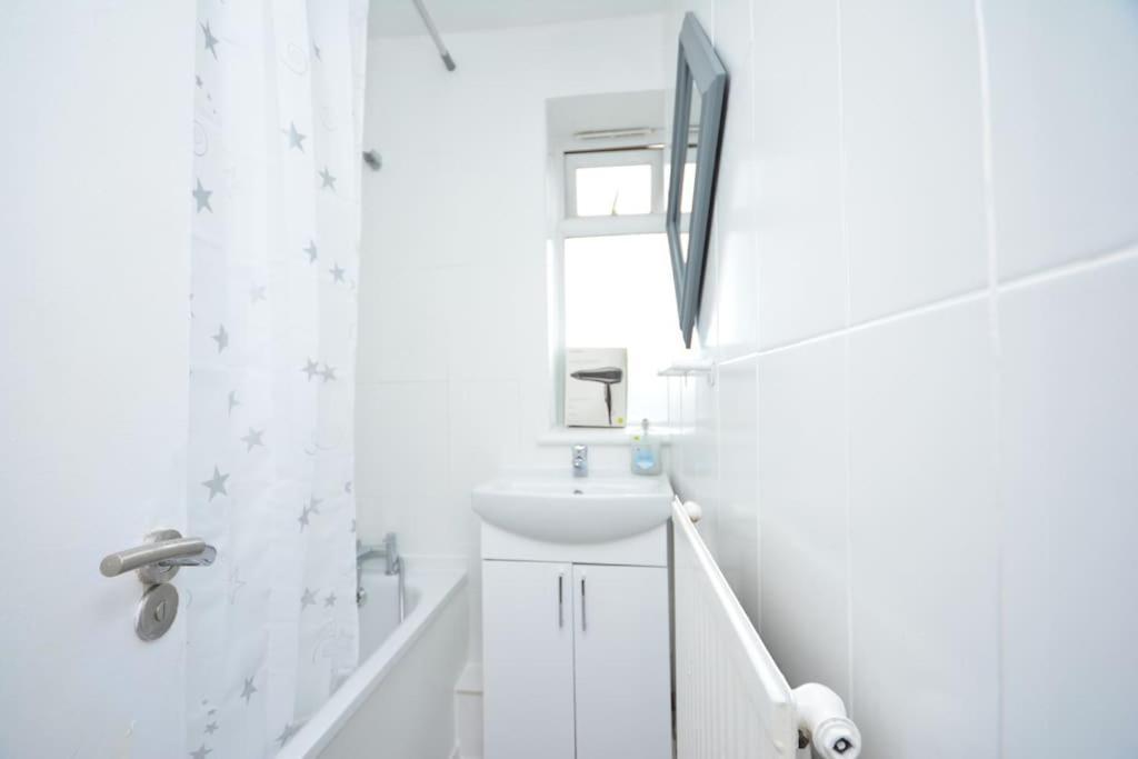 London Zone2 Classic 3 Bedroom ภายนอก รูปภาพ