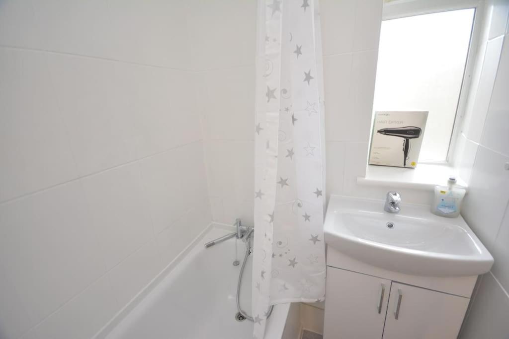 London Zone2 Classic 3 Bedroom ภายนอก รูปภาพ